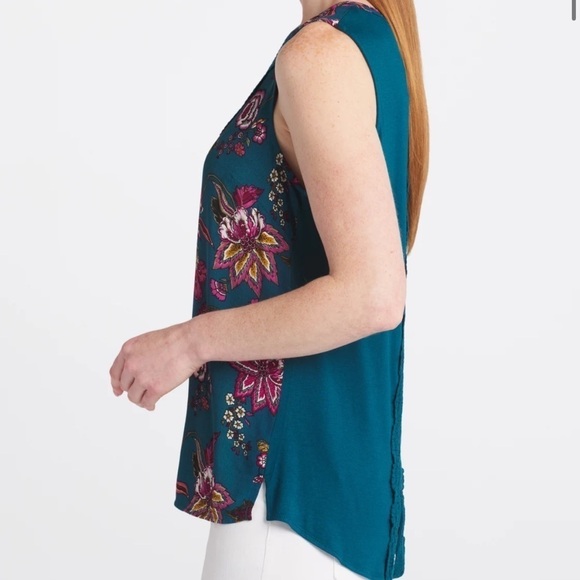 Quin Sleeveless Keyhole Crochet Blouse - Picture 3 of 11